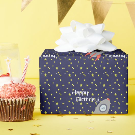 Retro Rocket Ship Happy Birthday Cadeaupapier (Verjaardagsfeest)