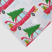 Retro rode auto met een kerstboom patroon tissuepapier (Detail)