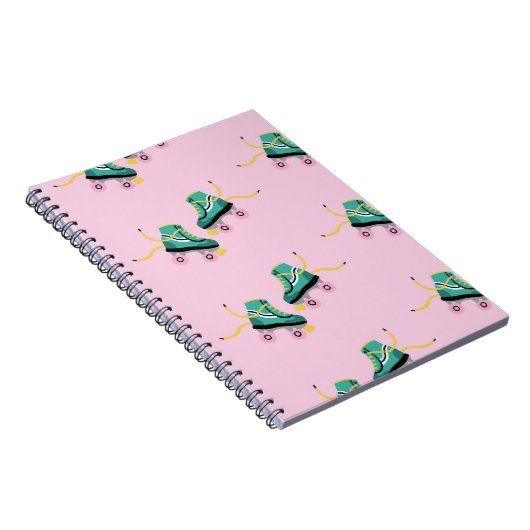 Retro roller schaatsen: roze. notitieboek (Rechterzijde)