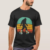 Retro Roller Skating Bigfoot Design T-shirt (Voorkant)