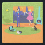 Retro Romantic Evening Couple Stone Onderzetter<br><div class="desc">Dit Retro Romantic Evening Couple Stone Onderzetter ziet eruit als een scène uit een romantische komedie uit 1960. Het minimalistische ontwerp is voorzien van een aantrekkelijk cartoon koppel in de woonkamer van een modern, stedelijk appartement uit het midden van de eeuw. De kamer is opvallend voorzien van een groene, steenwand...</div>