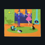 Retro Romantic Eving Couple Deurplaat Deurmat<br><div class="desc">Deze Retro Romantic Evening Couple door Mat lijkt op een scène uit een romantische komedie uit 1960. Het minimalistische ontwerp is voorzien van een aantrekkelijk cartoon koppel in de woonkamer van een modern, stedelijk appartement uit het midden van de eeuw. De kamer is opvallend voorzien van een groene, steenwand met...</div>