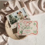 Retro  Rood Groen Hand getekend Foto Kerst Feestdagenkaart<br><div class="desc">Als u op zoek bent naar een unieke en mooie gemakkelijk bewerkbare feestelijke kerstkaart. Deze is perfect voor jou. En zoals je ziet is het ontwerp voorzien van een handgemaakte en getekende rode grillige lintrand. Met een groene grillige hand geschreven kalligrafie van Kerstmis. En je hebt groene handgetekende ornamenten en...</div>