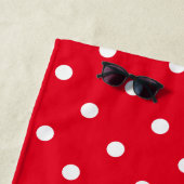 Retro rood witte polka stippen strandlaken (In situ)