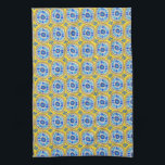 Retro Round Tegels Mexico Daisy Pattern Yellow Theedoek<br><div class="desc">Decoreer uw keuken met deze handgetekende retro-ronde tegel-keukenhanddoek. Het maakt een geweldig huishouden of bruiloft cadeau! U kunt het aanpassen en tekst ook toevoegen. Bekijk mijn winkel voor nog veel meer kleuren en patronen,  plus overeenkomende objecten voor je thuis!</div>