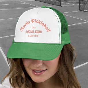 Retro Roze Après Pickle Ball Social Club Groen Trucker Pet