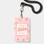 Retro Roze Daisy Bruidsfeest VIP Pas Badge (Achterkant met lanyard)