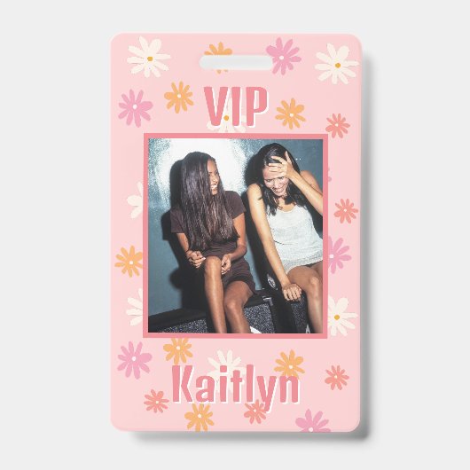 Retro Roze Daisy Bruidsfeest VIP Pas Badge (Voorzijde)