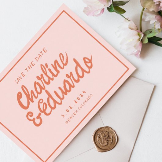 Retro Roze en rode handschriftenbruiloft opslaan D Kaart