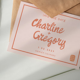 Retro Roze en rode handschriftenbruiloft opslaan D Kaart