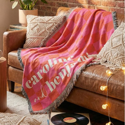 Retro roze en rood dambordpatroon aangepaste trouw deken