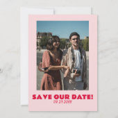 Retro Roze Fel Funky Krachtig Modern Foto Bruiloft Save The Date (Achterkant)