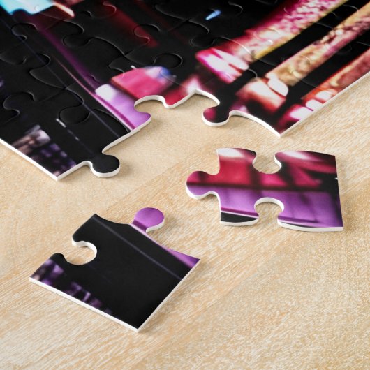 Retro Roze Neon Kleuren Schetst Fun Wild Cityscape Legpuzzel (Zijkant)