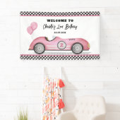 Retro Roze Race Auto Twee Snel Meisje Verjaardag W Spandoek (Insitu)