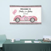 Retro Roze Race Auto Twee Snel Meisje Verjaardag W Spandoek (Beurs)