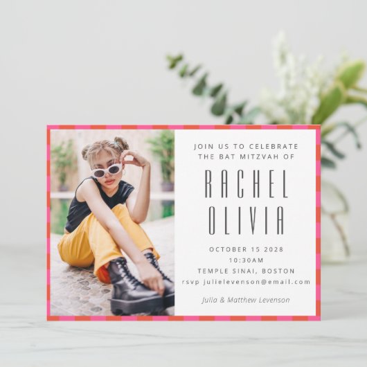 Retro Roze Rode Checkerboard Bat Mitswa Foto Kaart (Staand voorkant)