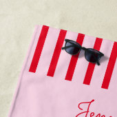 Retro Roze & Rode Strepen Meisjesweekend Strandlaken (In situ)