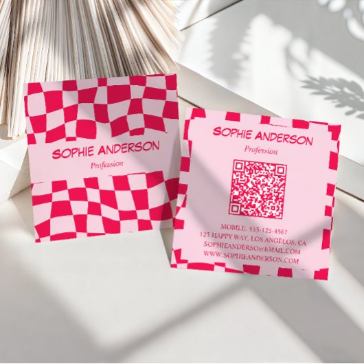 Retro roze & rood dambord QR-code Vierkante Visitekaartje