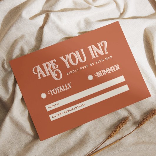 Retro Roze Rood Vette Typografie Kleurrijke Bruilo RSVP Kaartje