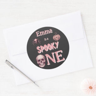 Retro Roze "Spooky One" Aangepaste Naam Ronde Sticker
