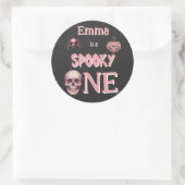 Retro Roze "Spooky One" Aangepaste Naam Ronde Sticker (Tas)