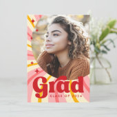 Retro roze sunburst afstuderen jaarfoto afstuderen aankondiging (Staand voorkant)