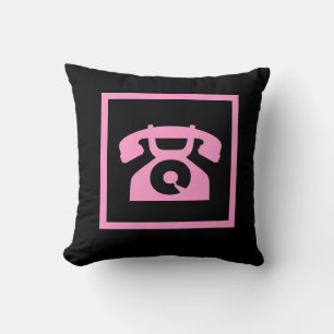 retro roze telefoon op zwarte kussen
