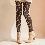 Retro roze vleermuizen spin meisje minimale Hallow Leggings<br><div class="desc">Dit leuke Halloween ontwerp maakt gebruik van een willekeurig patroon van eenvoudige roze bruine vleermuizen en spinnen op een bruine achtergrond die kan worden aangepast aan elke kleur die u wilt. Dit leuke ontwerp heeft een retro vibe en kan worden gekoppeld met elke top gedurende de herfst en spooky seizoen!...</div>