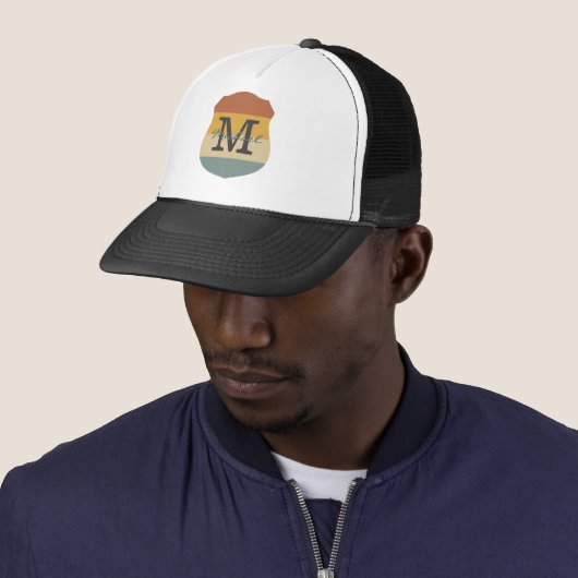  retro rustige naam initialen gepersonaliseerd trucker pet (In situ)