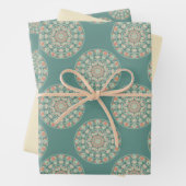 Retro Sage & Sand Bloemen Polka Dot Mandala Inpakpapier Vel (In situ)