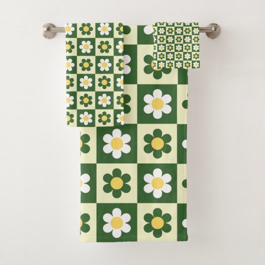 Retro saliegroen en crème madeliefjes schaakbordpa bad handdoek (Insitu)