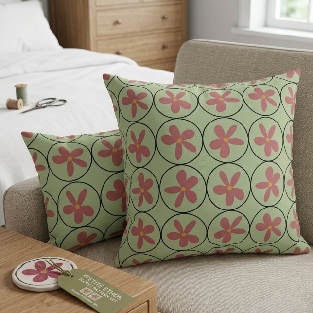 Retro saliegroene en roze bloemaccentkussen kussen (Creator heeft geüpload)