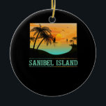 Retro Sanibel Island Tropical Sunset Beach Keramisch Ornament<br><div class="desc">Dit ontwerp,  dat voorzien is van een zonsondergang en palmbomen,  is de perfecte herinnering aan een ontspannen vakantie op het eiland Sanibel.</div>