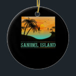 Retro Sanibel Island Tropical Sunset Beach Keramisch Ornament<br><div class="desc">Dit ontwerp,  dat voorzien is van een zonsondergang en palmbomen,  is de perfecte herinnering aan een ontspannen vakantie op het eiland Sanibel.</div>