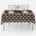 Retro Santa Black Christmas Tafelkleed<br><div class="desc">Maak een gedurfd vakantiestatement met dit op vintage geïnspireerde zwarte kersttafelkleed, met een retro Santa Claus-ontwerp. Perfect voor vakantie bijeenkomsten, kerstdiners en feestelijke vieringen, dit tafelkleed brengt een unieke, verfijnde twist aan de traditionele vakantie decor. De zwarte achtergrond versterkt het nostalgische Santa-patroon en creëert een elegante en stijlvolle toevoeging aan...</div>