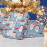 Retro Santa op parelblauw kerstfeest Cadeaupapier<br><div class="desc">Dit klassieke kerstcadeaupapier biedt een pastelblauwe achtergrond met een afbeelding van de kerstman. Het ontwerp is voorzien van sneeuwvlokken en bogen en de tekst "MERRY CHRISTMAS".</div>