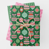 Retro Scandi Christmas Ornaments - Green Red Pink Inpakpapier Vel (In situ)