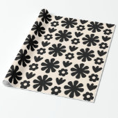 Retro Scandinavian Floral Pattern Black & Cream Cadeaupapier (Uitgerold)