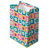 Retro Schattig Kleurrijk Pastel Bloemen Patroon Medium Cadeauzakje (Voorkant Gekanteld)