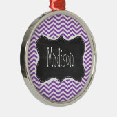 Retro schoolbord; diep Lila Chevron Metalen Ornament (Rechts)
