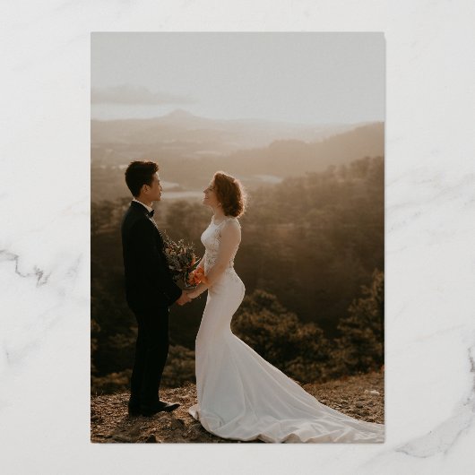 Retro Script Gothic Donkere bruiloft echt esthetis Folie Uitnodiging (Achterkant)