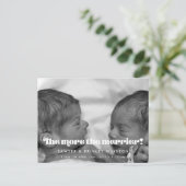 Retro script Twin Birth Hoe meer de merrier foto Briefkaart (Staand voorkant)