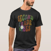 Retro SECOND GRADE VIBES Teacher Peace Love 2e Gr T-shirt (Voorkant)
