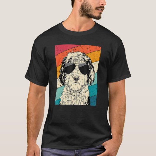 Retro Sheepadoodle met zonnebril Doodle T-shirt (Voorkant)