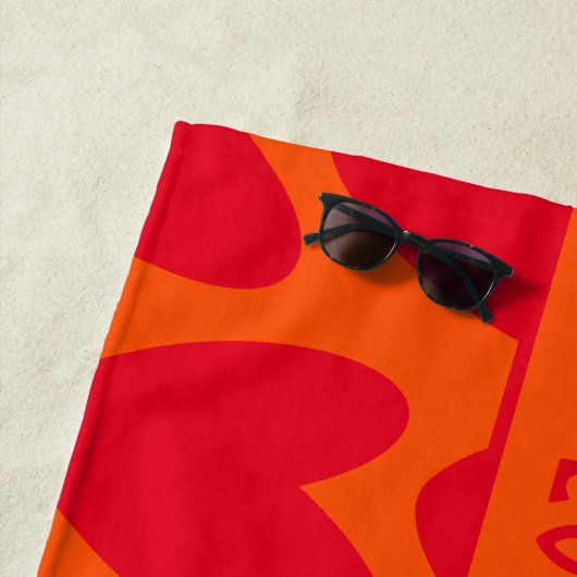 Retro Sinaasappel en Groovy Red Hearts Strandlaken (In situ)