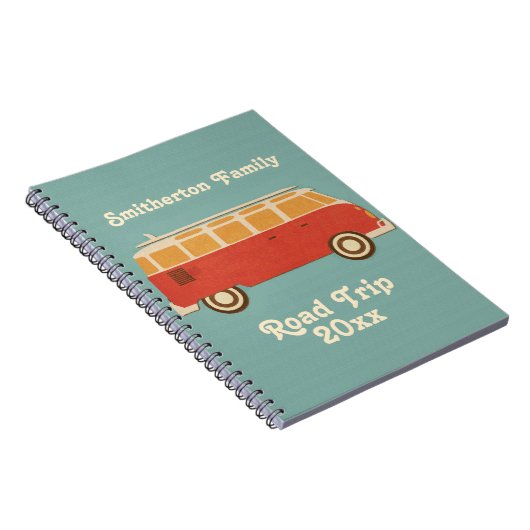 Retro Sixties Van Familie Road Trip Vacking Notitieboek (Rechterzijde)