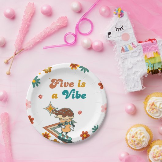 Retro skateboard FIVE is een Vibe 5e verjaardag Papieren Bordje (Feest)