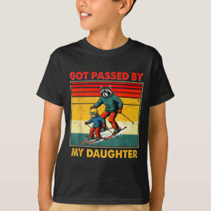 Retro Ski Familie Geslagen Door Mijn Dochter Winte T-shirt