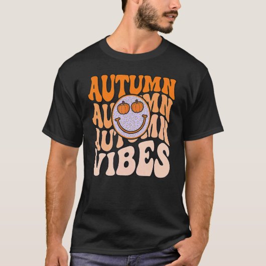 Retro Smile Face Fall Vibes Pumpkin Autumn Thanksg T-shirt (Voorkant)