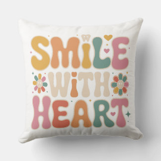 Retro 'Smile With Heart' Throw Pillow - Groovy Den Kussen